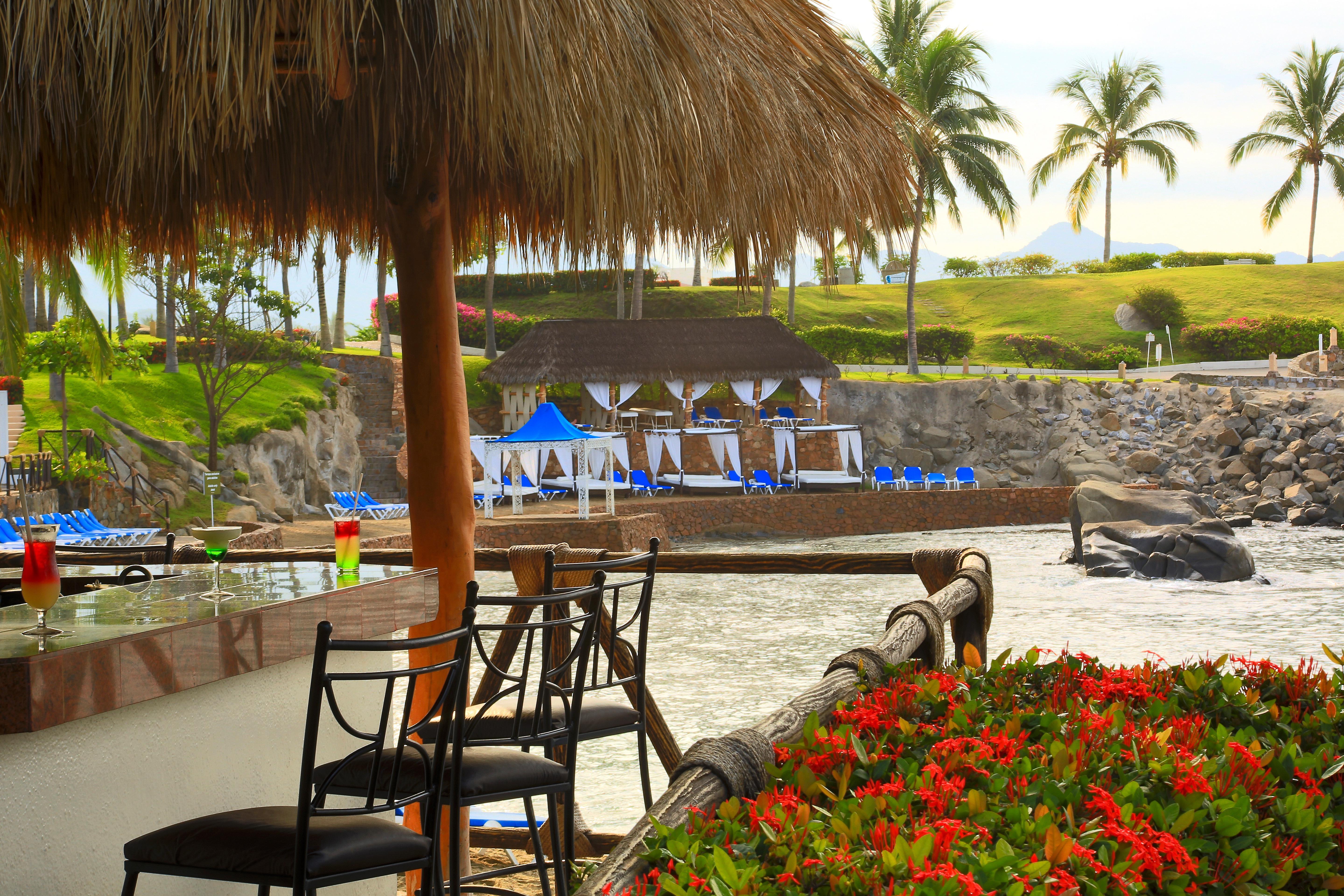 Barcelo Karmina Hotel Manzanillo Exterior foto The swim-up bar at the Sheraton Vallarta.