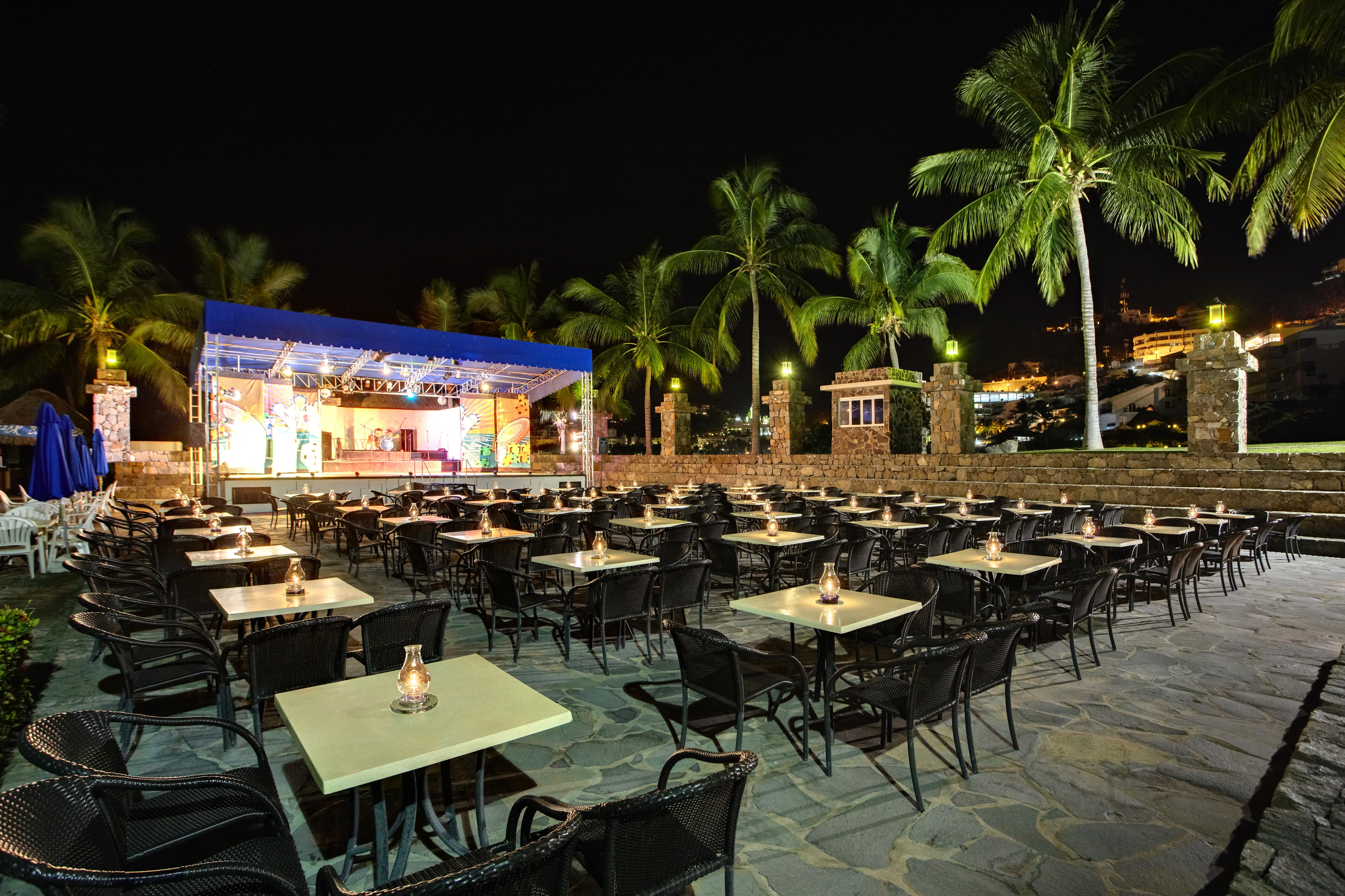 Barcelo Karmina Hotel Manzanillo Exterior foto The stage at the resort