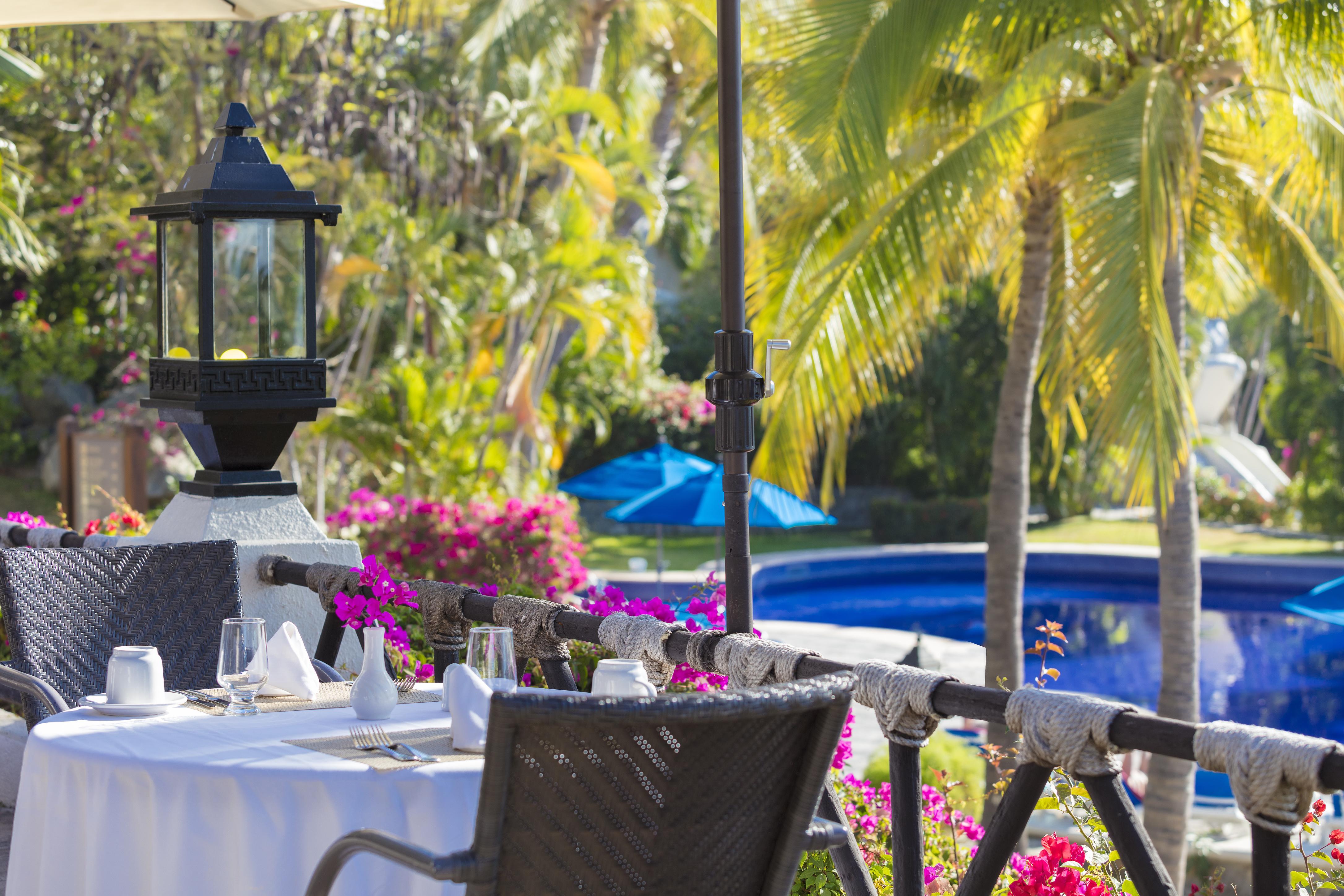 Barcelo Karmina Hotel Manzanillo Exterior foto The pool at the hotel