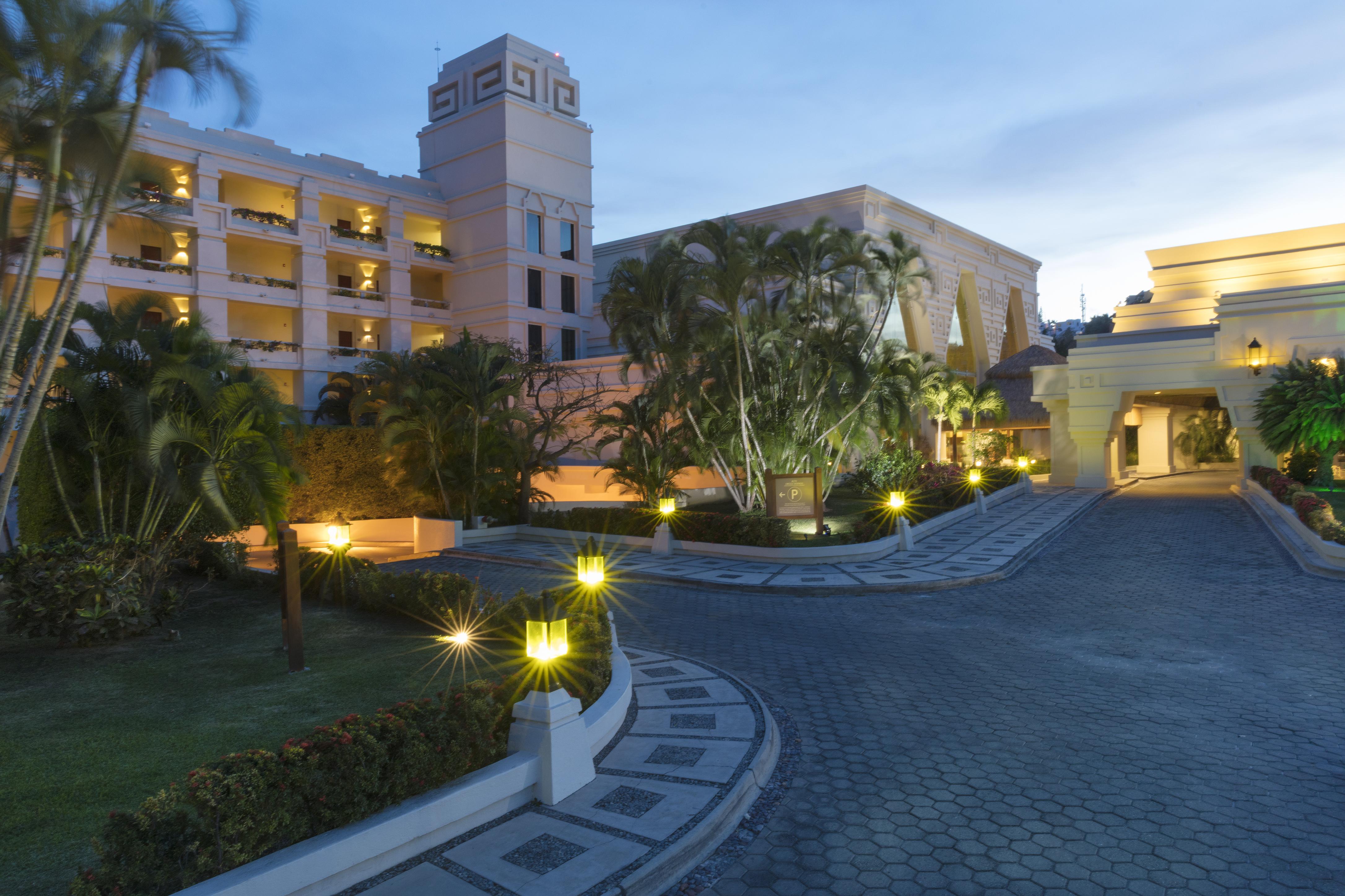 Barcelo Karmina Hotel Manzanillo Exterior foto The Royal at Atlantis