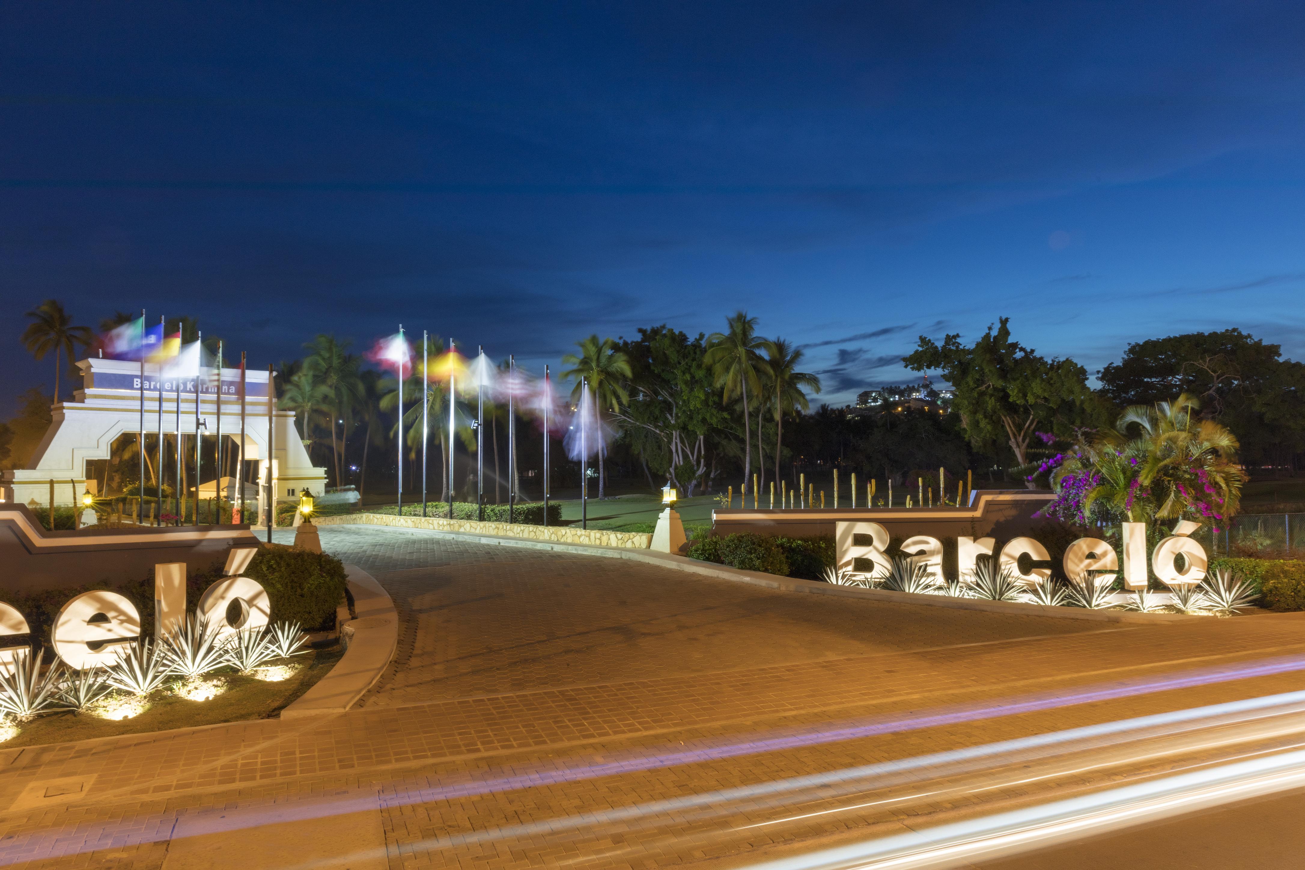 Barcelo Karmina Hotel Manzanillo Exterior foto Entrance to the resort