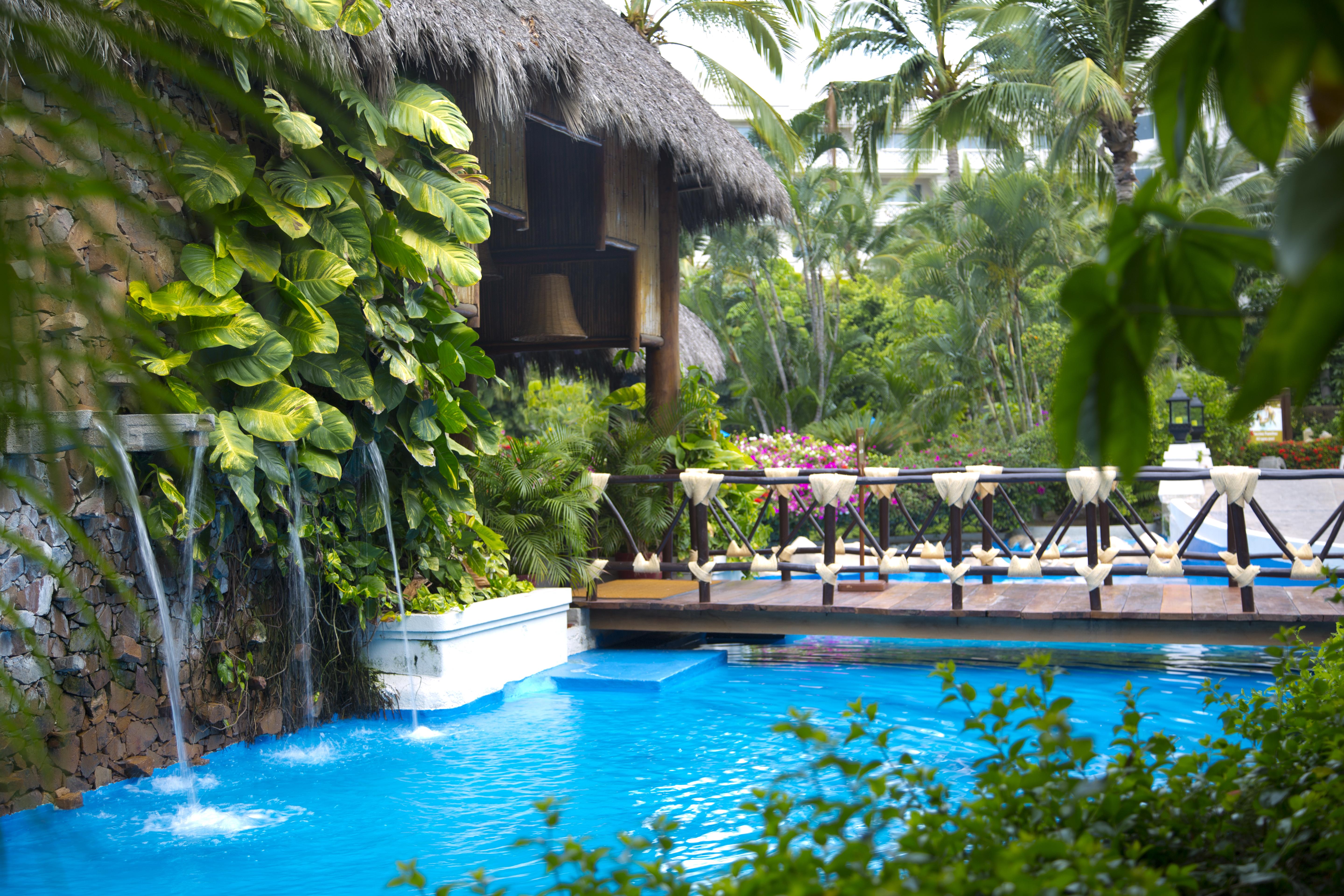 Barcelo Karmina Hotel Manzanillo Exterior foto The swimming pool at the resort